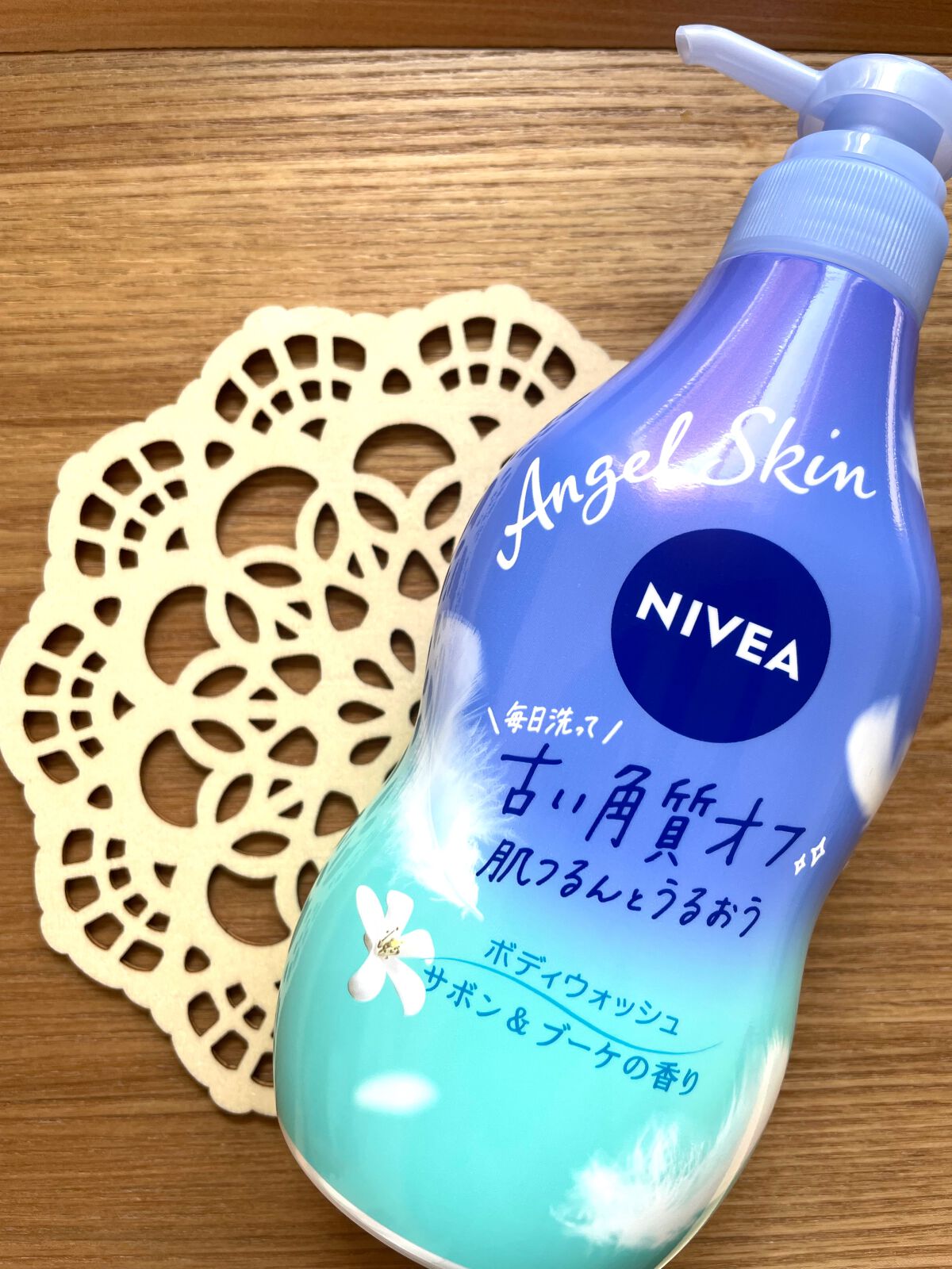 LIPSショッピングで購入したボディウォッシュ🫧
1ヶ月ほど使ってみたのでレポします✍️

ワンプッシュでもこもこ泡立ってものすごく洗いやすいです！！
サボン&ブーケの香りが強すぎず弱すぎずちょうどいい☺️💕
この香り嫌いな人はいないん