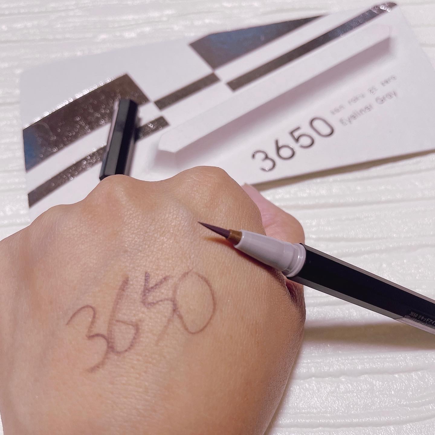 リキッドアイライナー  グレー(Gray)/3650/リキッドアイライナーを使ったクチコミ（2枚目）