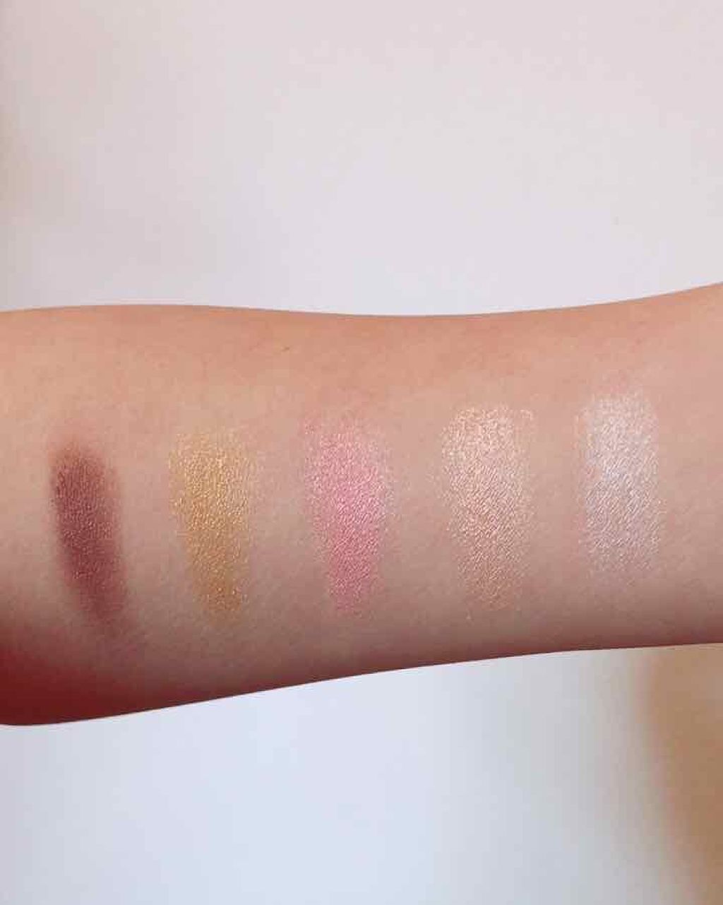 エルファー グリッターアイシャドウ/DAISO/アイシャドウパレットを使ったクチコミ（3枚目）