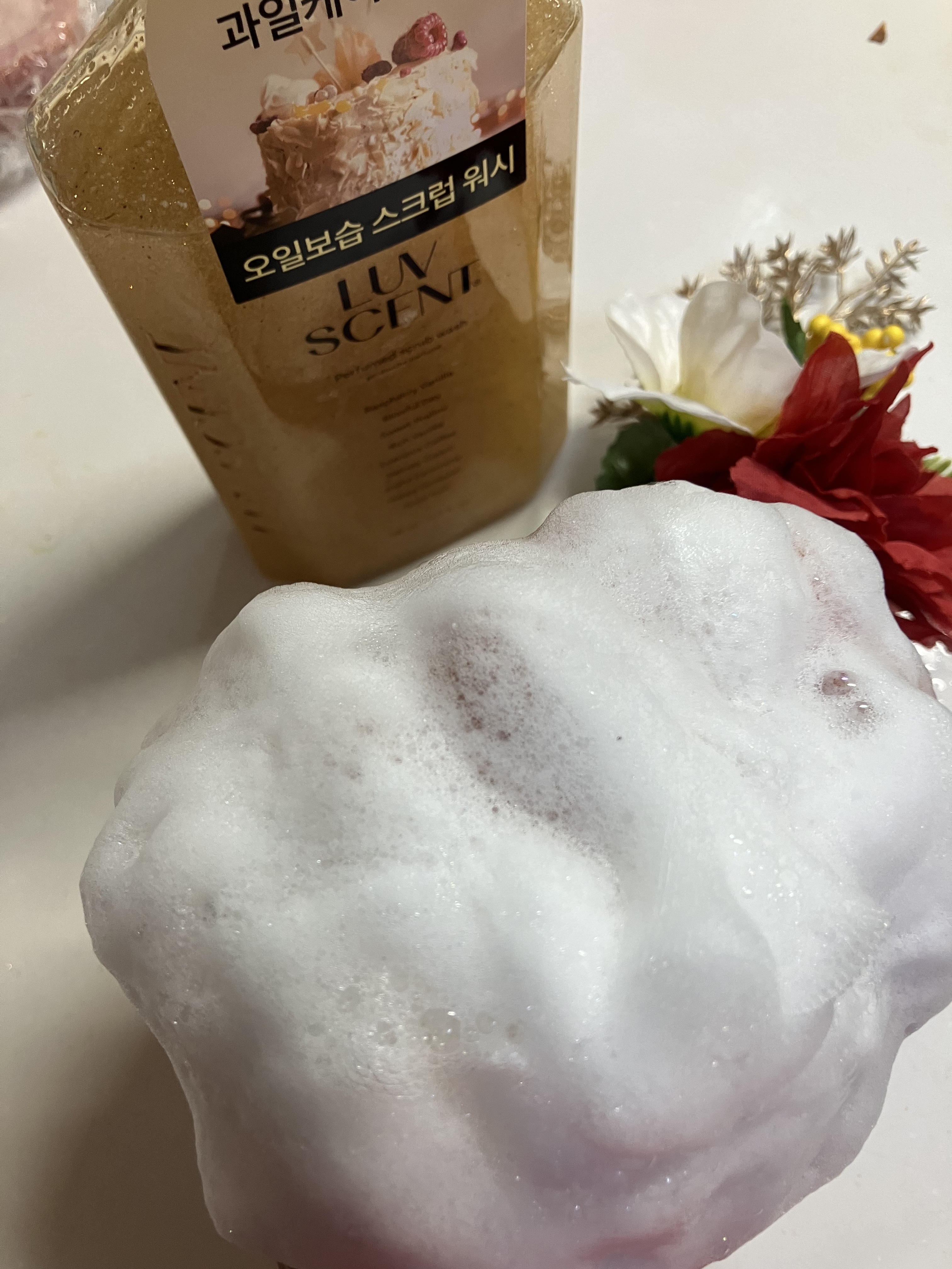 スクラブボディウォッシュ バースデイケーキ ラズベリーバニラ/LUV SCENT/ボディスクラブを使ったクチコミ（2枚目）