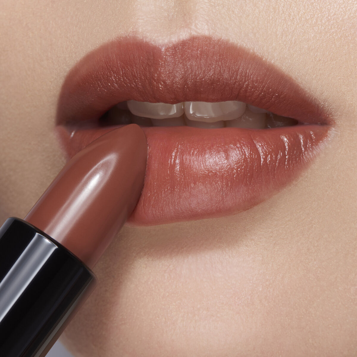 シームレスマットリップス EX07 Stunning Red