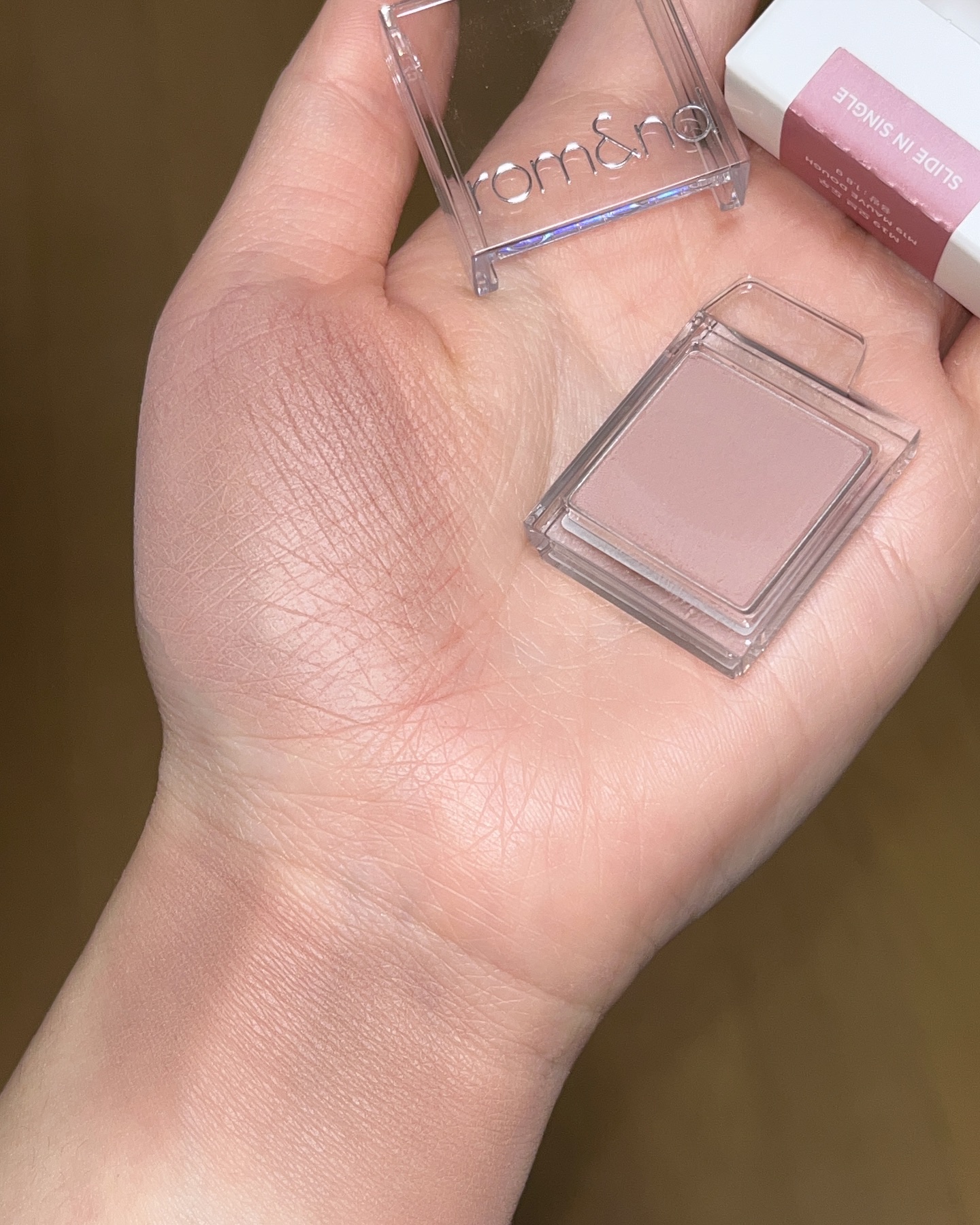 スライドインシングル/rom&nd/単色アイシャドウを使ったクチコミ（1枚目）