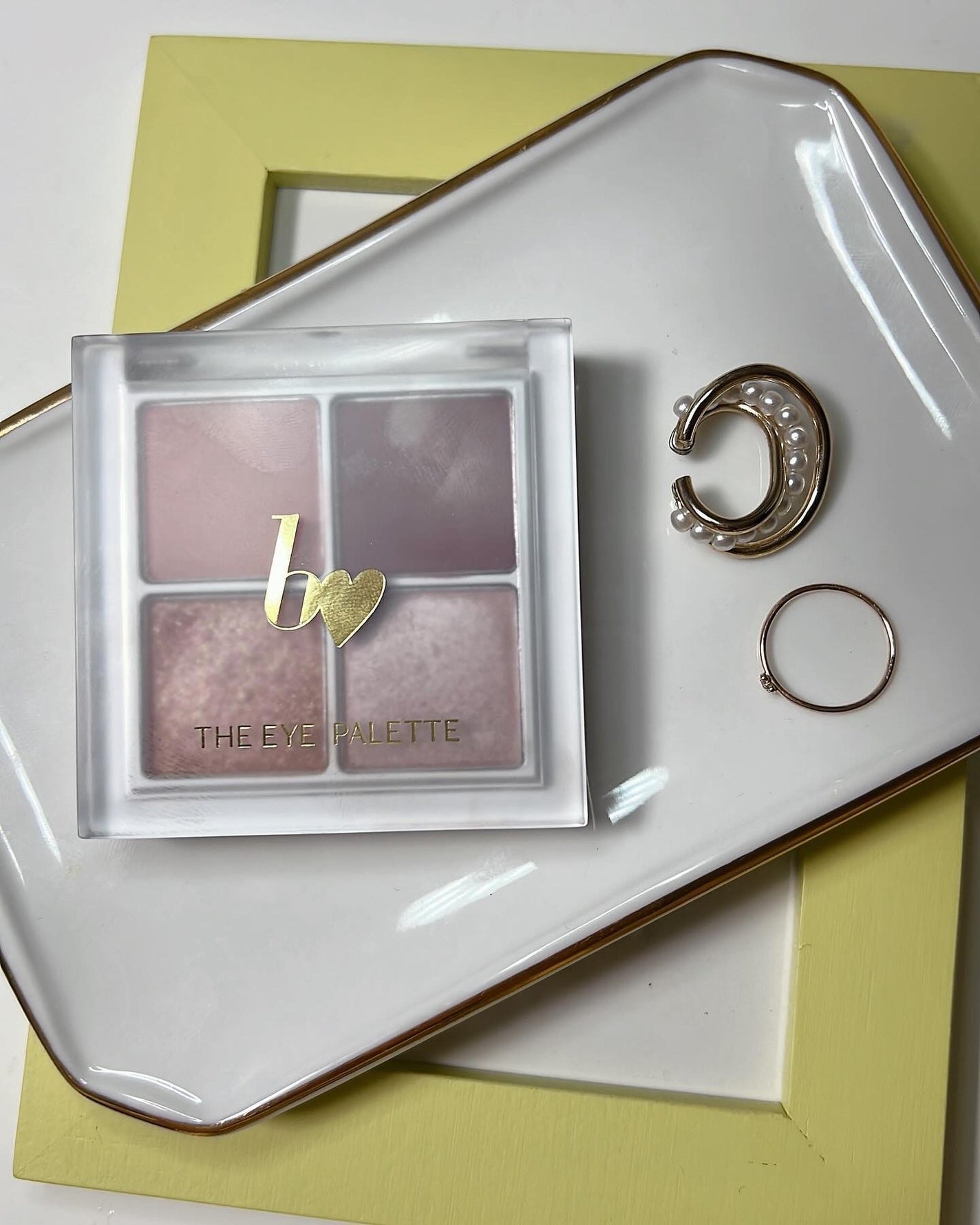 ぴよ on LIPS 「最近のお気に入りアイシャドウ😌💕..あかりんプロデュースのアイ..」(2枚目)