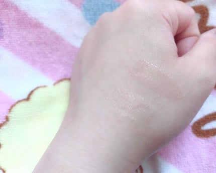 Elégance オー レジェール グロスのクチコミ「渦巻きラメが可愛い❤️
迷ってどちらも買いました😅
使い続けるとミックスされちゃうみたいです.....」(2枚目)