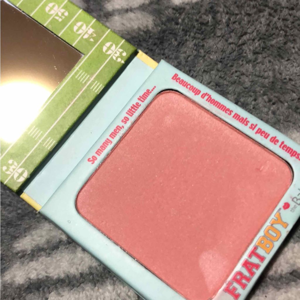 the Balm フラットボーイのクチコミ「またまた、チーク購入品です🥰

ザ・バームのフラットボーイです💕

自然にポワッとした発色と艶.....」（2枚目）