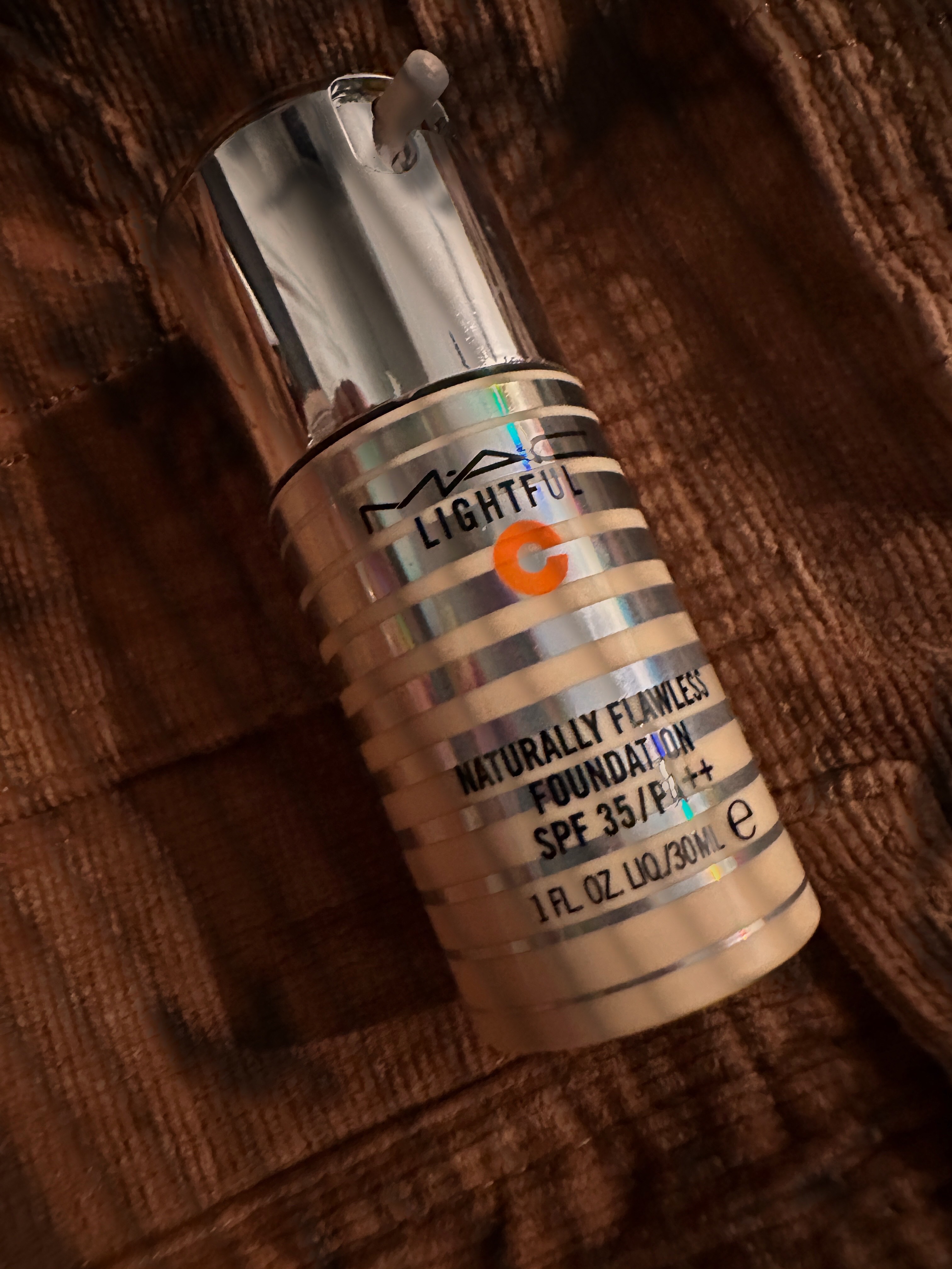 ライトフル C+ ナチュラリー フローレス SPF 35 ファンデーション/M・A・C/リキッドファンデーションを使ったクチコミ（1枚目）