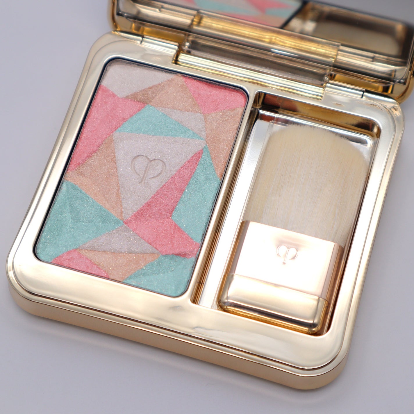 ル・レオスールデクラ /クレ・ド・ポー ボーテ/パウダーハイライトを使ったクチコミ(3枚目)