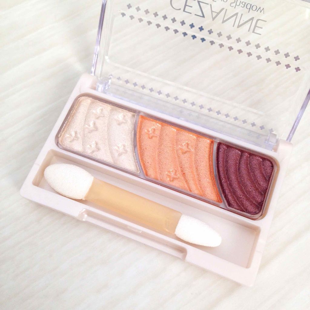 セザンヌのトーンアップアイシャドウの新色、06オレンジカシスです🍊

ずっと探していたのですが見つけられず、昨日やっと見つけられてうれしくてうれしくて……！

お気に入りのエスプリークのセレクトアイカラーOR201と並べてみたら、少し似て