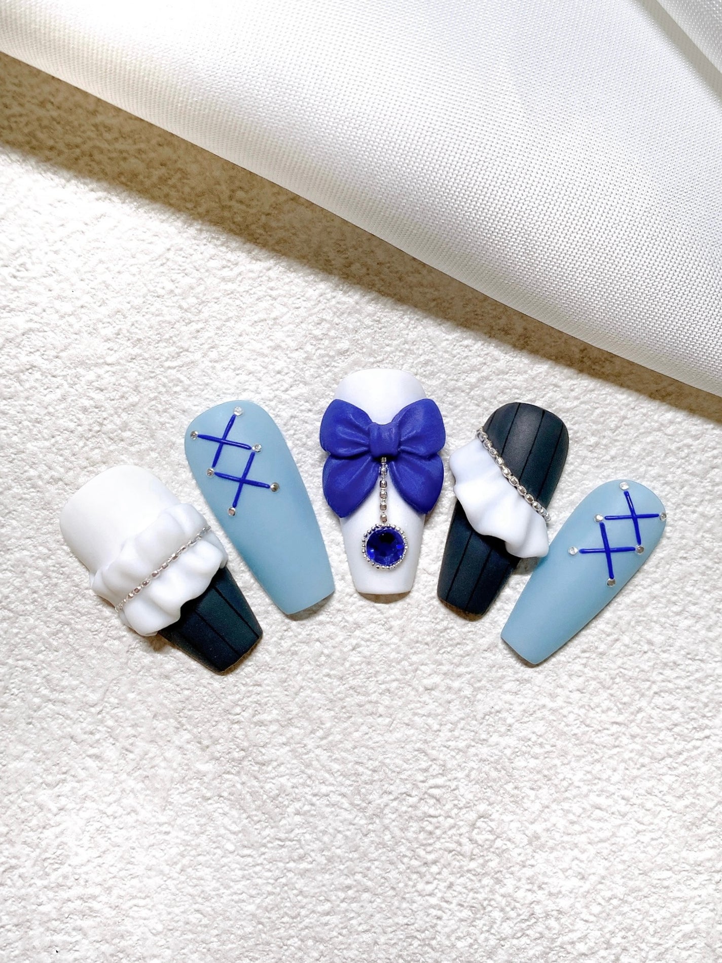 mizuki꙳ネイリスト on LIPS 「フリルネイルデザイン💅やり方はこちら👇🩷https://lip..」(1枚目)