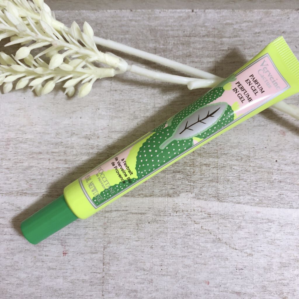 アクアカクタスヴァーベナ バイカラーハンドクリーム/L'OCCITANE/ハンドクリームを使ったクチコミ（2枚目）