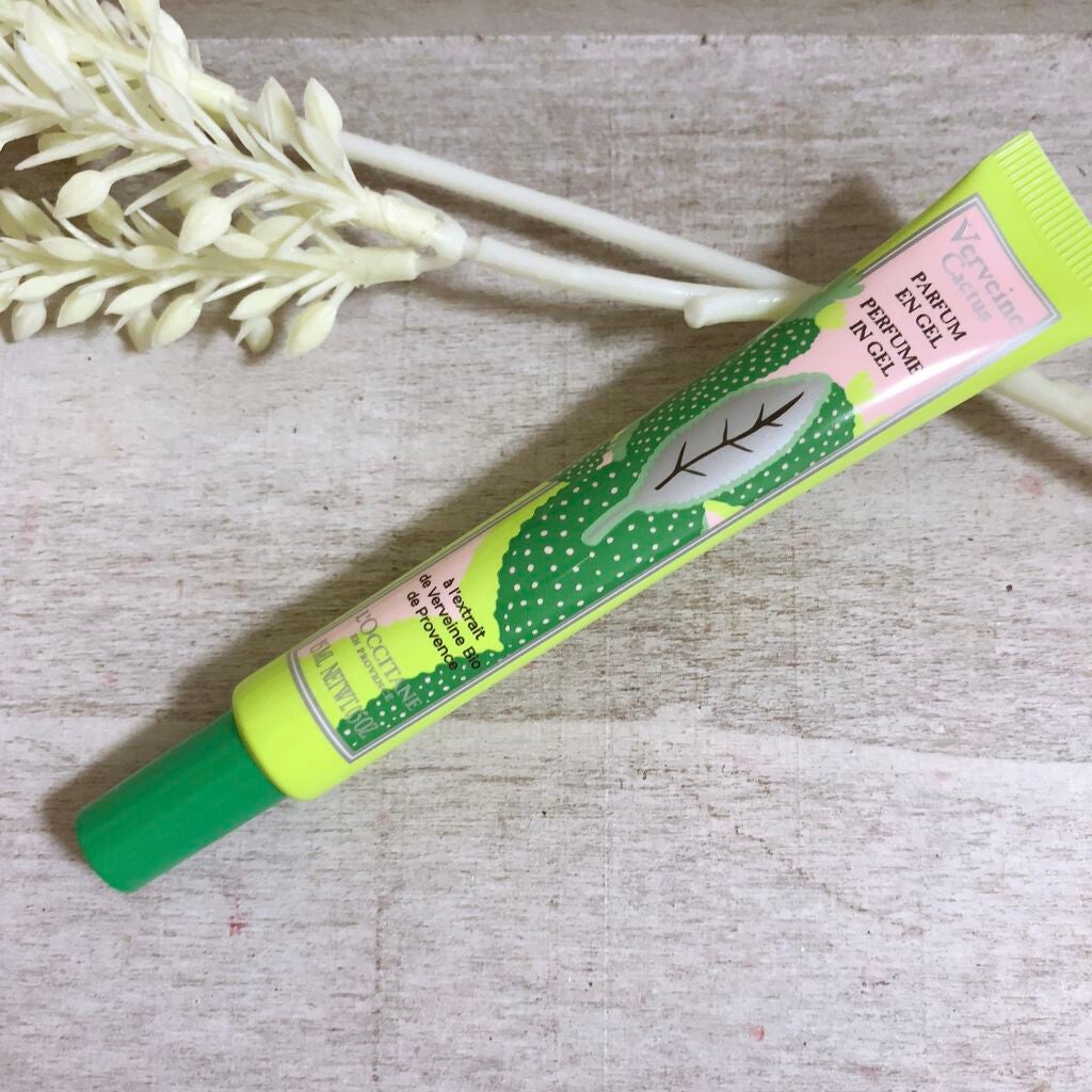 アクアカクタスヴァーベナ バイカラーハンドクリーム/L'OCCITANE/ハンドクリームを使ったクチコミ(2枚目)