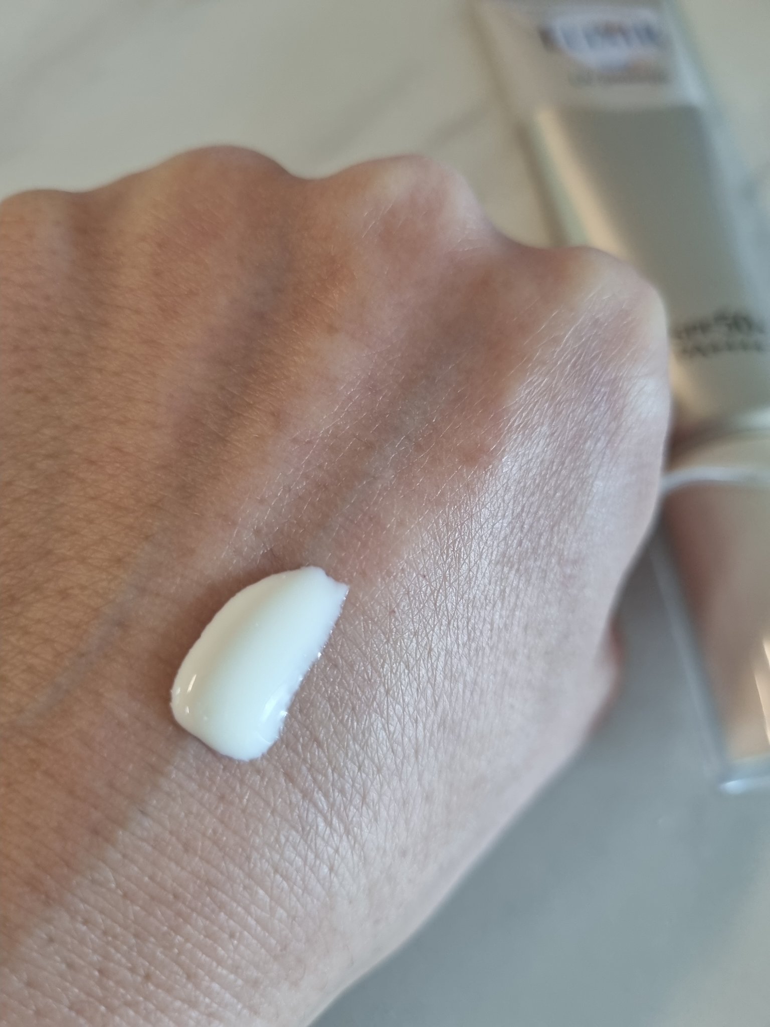 エリクシール シュペリエル デーケアレボリューション SP+/エリクシール/乳液を使ったクチコミ（2枚目）