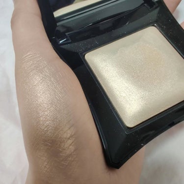 beyond powder/Illamasqua/パウダーハイライトを使ったクチコミ（2枚目）