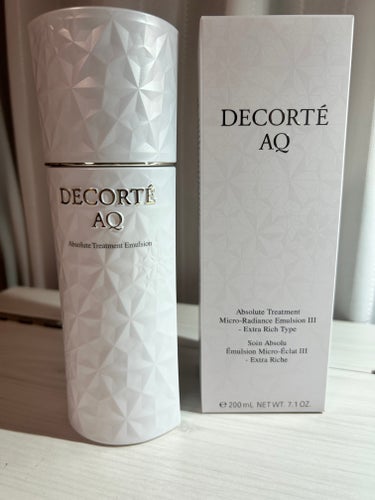 DECORTÉ
AQ アブソリュート エマルジョン マイクロラディアンス Ⅲ
200ml 11,000円

大人気のコスデコAQの先行乳液。
10月度に購入の時にAQラインの化粧水、乳液、デイクリーム、