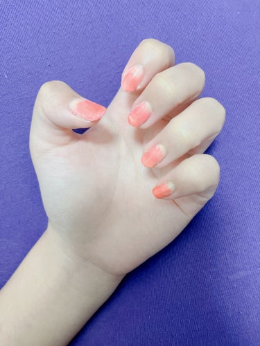 NAIL HOLICだけでちゅるん濃いめ桃ネイルしてみました🍑


YE508を1度塗って乾かす
↓
OR200を真ん中にだけ置くように塗る
↓
乾かないうちにPK808で伸ばし、乾かす
↓
トップコートをたっぷり塗って完成❣️


 #鮮やか夏ネイル 
#はじめての投稿の画像 その0