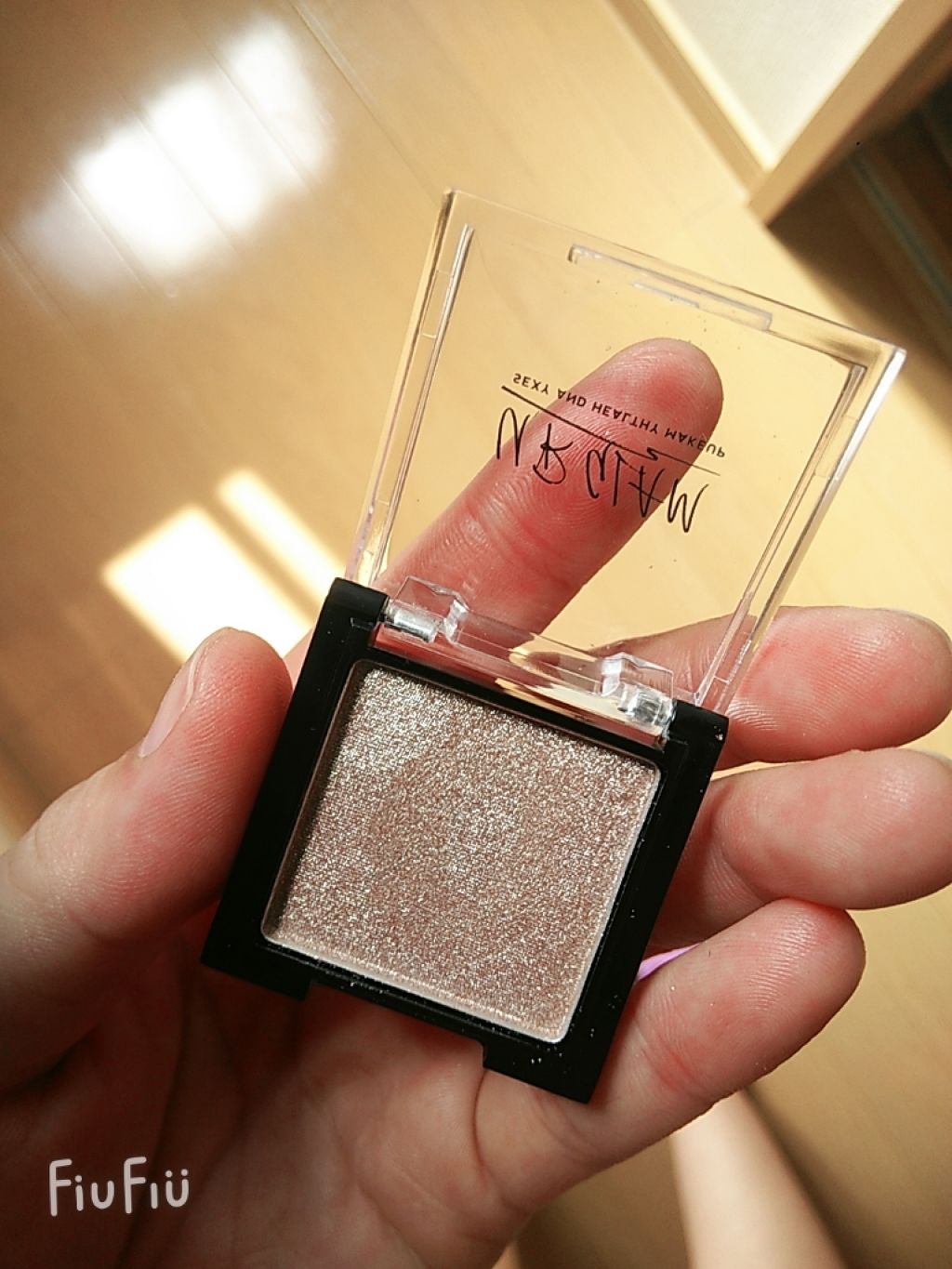 UR GLAM　POWDER EYESHADOW シアーブラウン〈クリアラメ〉/U R GLAM/単色アイシャドウを使ったクチコミ（1枚目）