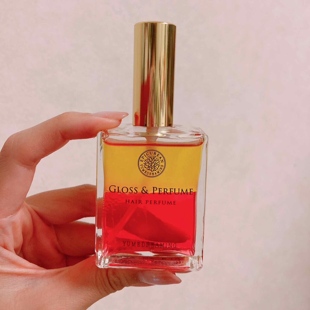 ヘアーパフューム🧚‍♀️✨

薔薇の生体水と言われるくらい、とっても上品な薔薇の香りがふわっと香ります💘

よく振って髪の毛を少し持ち上げてツヤの出したいところやセットの仕上げに吹きかけます。

見た目も可愛いので持ってるだけでテンショ