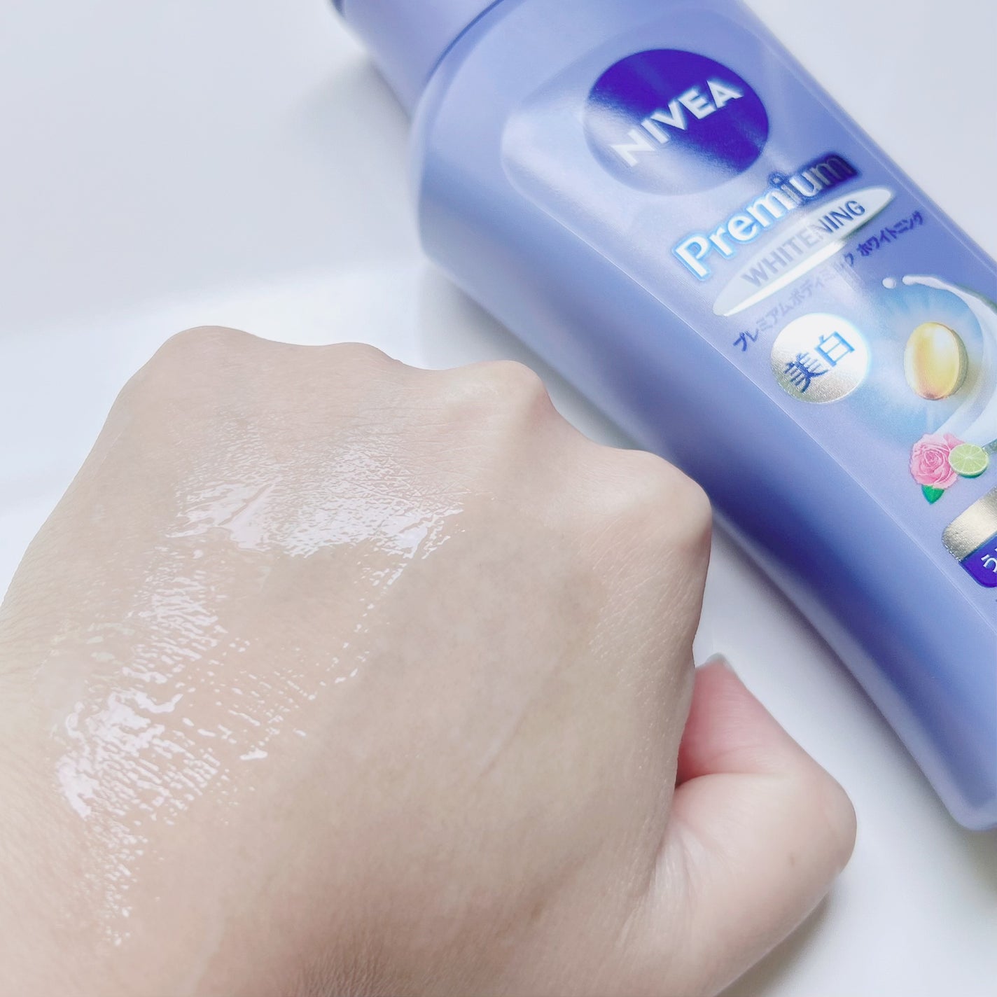 プレミアムボディミルク ホワイトニング【医薬部外品】 /ニベア/ボディミルクを使ったクチコミ(4枚目)