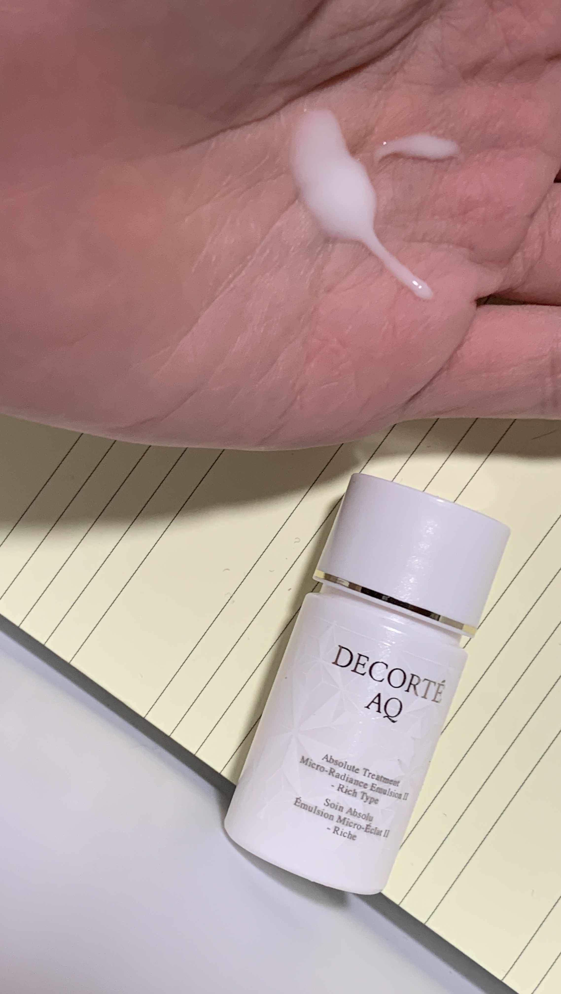 DECORTÉ AQ アブソリュート エマルジョン マイクロラディアンス Ⅱのクチコミ「DECORTÉ　AQ アブソリュート エマルジョン マイクロラディアンス Ⅱ　ミニサイズです。.....」（2枚目）