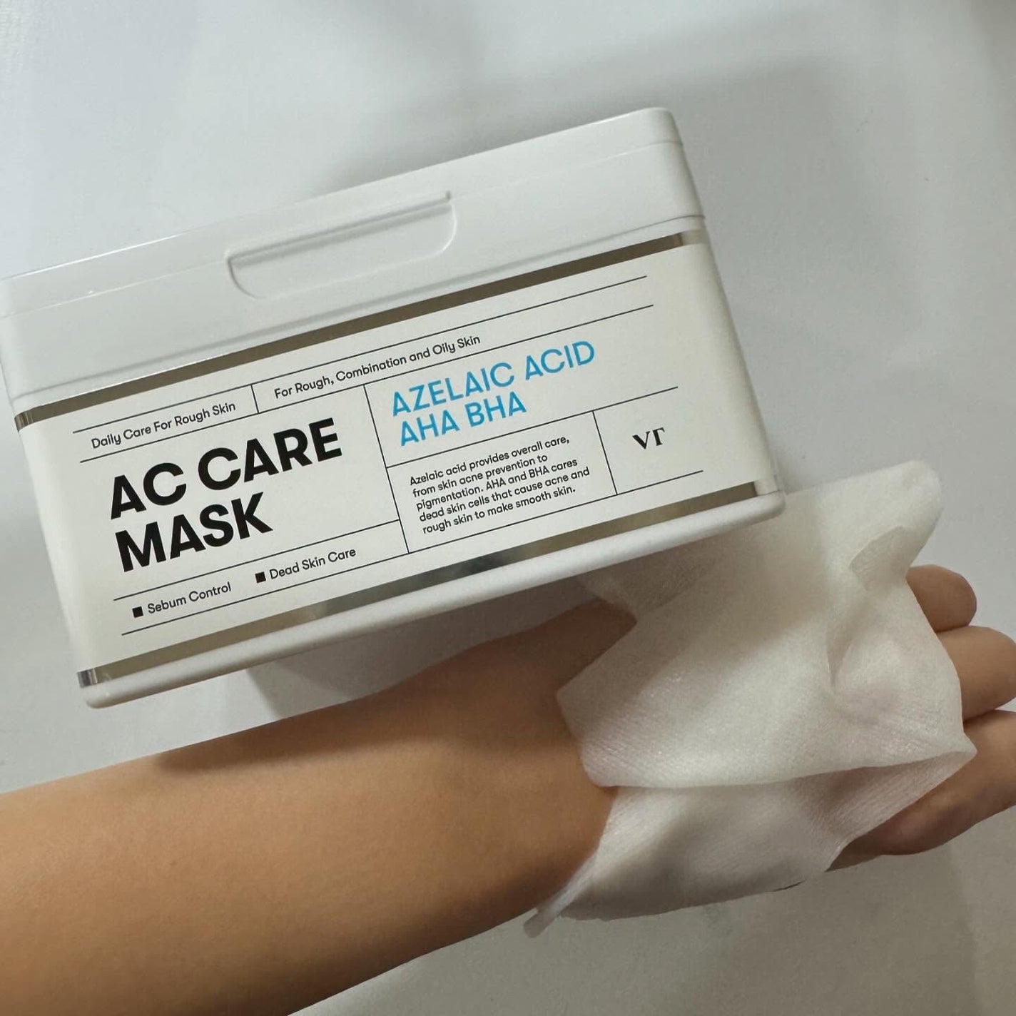 めぇ on LIPS 「VTの最強レッドセットをいただきました!毛穴やニキビが気になる..」(4枚目)