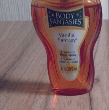 ボディファンタジー ボディスプレー バニラのクチコミ「BODY FANTSIES バニラ

ボディースプレーのバニラの香り

初めて知ったのはコンビ.....」（2枚目）