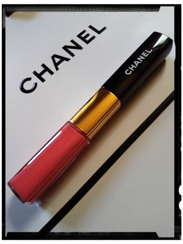 初めてシャネルのリップを購入しました✨
しかも限定品。

CHANEL ル ルージュ ウルトラ トゥニュ

私は124のソフトキャンディを選びました✨
可愛いらしいコーラルピンク？オレンジかも？

開け