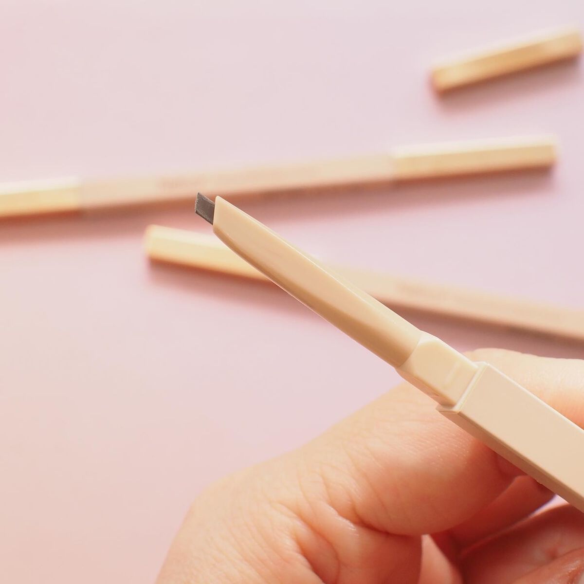 ドローイングエディターアイブロウペンシル 05 ウォールナットブラウン/Neker /アイブロウペンシルを使ったクチコミ（3枚目）