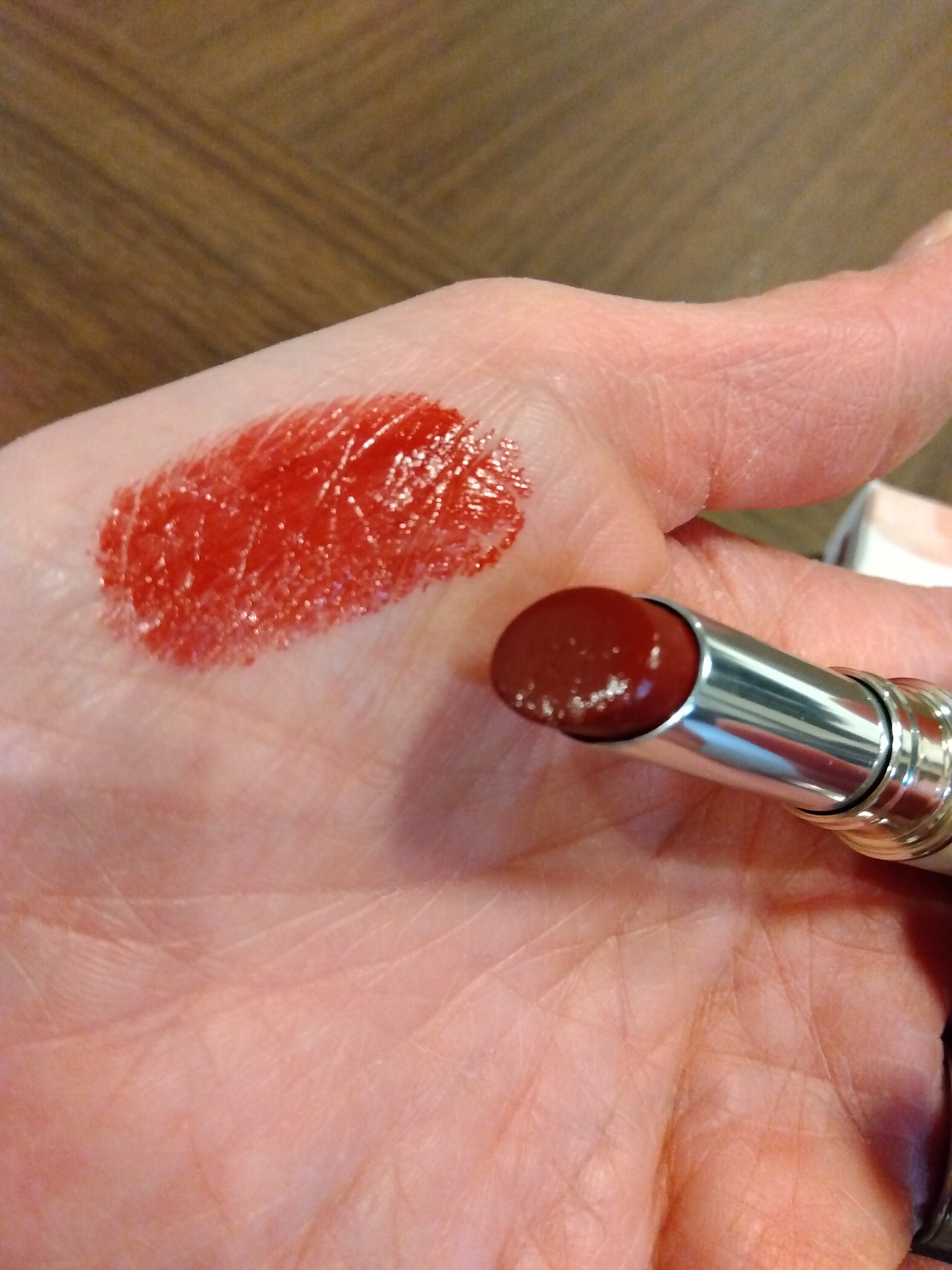ナチュラグラッセ モイストバーム ルージュのクチコミ「久しぶりにいいな❢と思ったリップ💄
ナチュラグラッセのモイストバームルージュ
お色は06プラム.....」（3枚目）