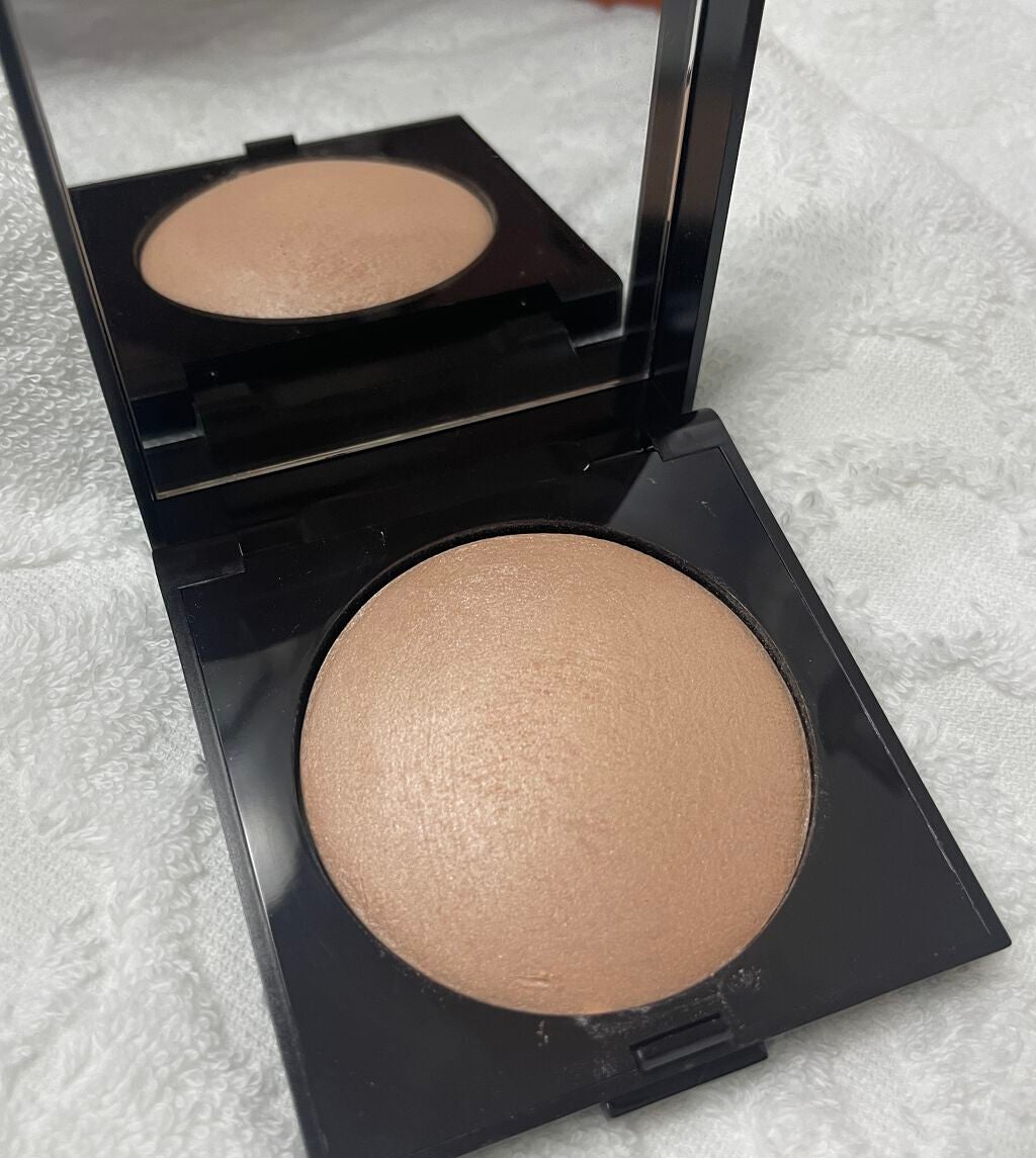 マットラディアンス ベイクドパウダー ハイライト01/ローラ メルシエ/パウダーハイライトを使ったクチコミ(2枚目)