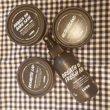 LUSH購入品。
毛穴の黒ずみと開きを相談した結果進められたのを一通り。
艶肌ドロップも進められたけど購入せず。
サンプル使ったら一番良かった(´；ω；｀)

天使の優しさのハーブの葉っぱが邪魔くさい。