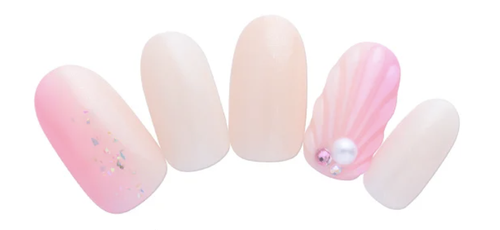 DASHING DIVA〈サマーネイル2023〉 シンプル上品な貝殻アートは大人キュートに仕上げる夏の指先