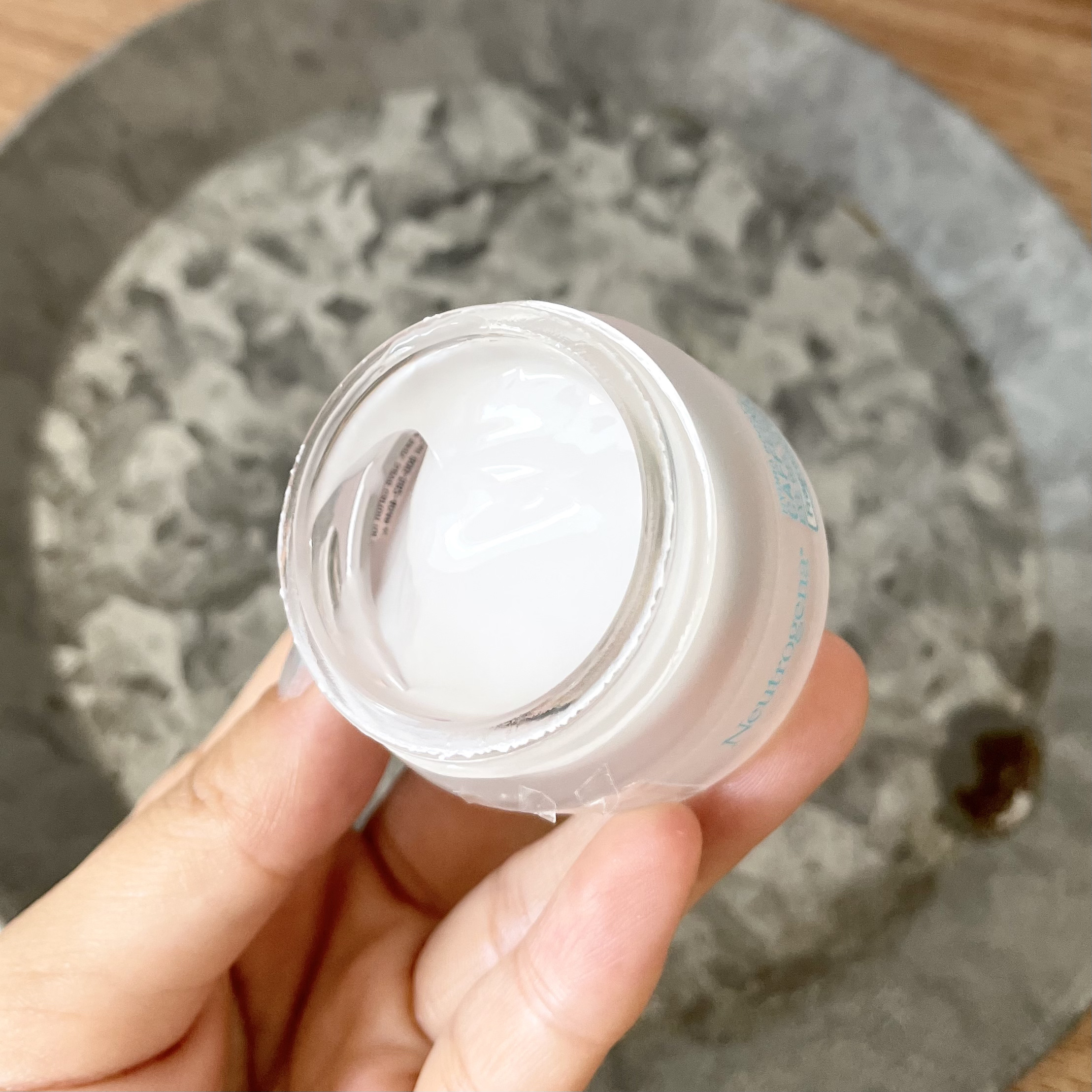 ハイドロブースト＋カフェイン アイジェルクリーム/Neutrogena/アイケア・アイクリームを使ったクチコミ（3枚目）