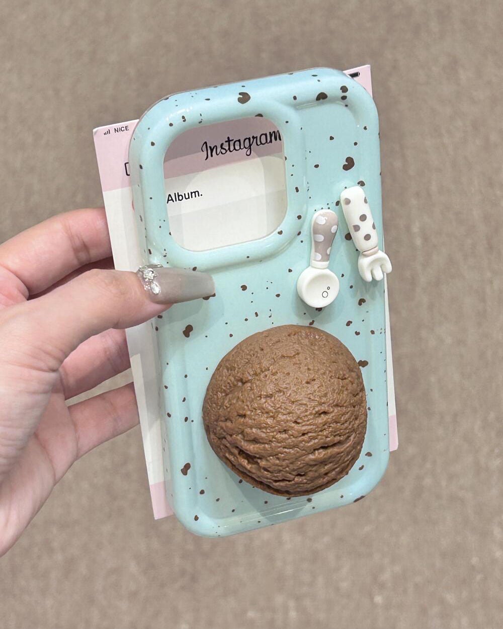 ケース大好きっ子 on LIPS 「私はチョコレートの味が好きです#iPhoneケース#購入品#ヴ..」(4枚目)