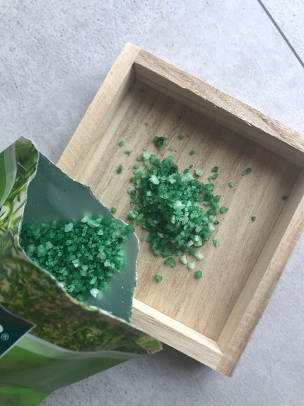 バスソルト ローズマリー&タイムの香り/クナイプ/無機塩系入浴剤を使ったクチコミ(3枚目)