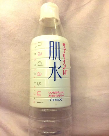 しゃばしゃば系だけど、ゲル状で保湿されます。
冬場など、乾燥する時期や、乾燥肌の方には良いですね。
つまりは緩めのゲル？
安いのもたっぷり惜しみなく使えて良い点です。
良い事ばかり書きましたが、星が低い