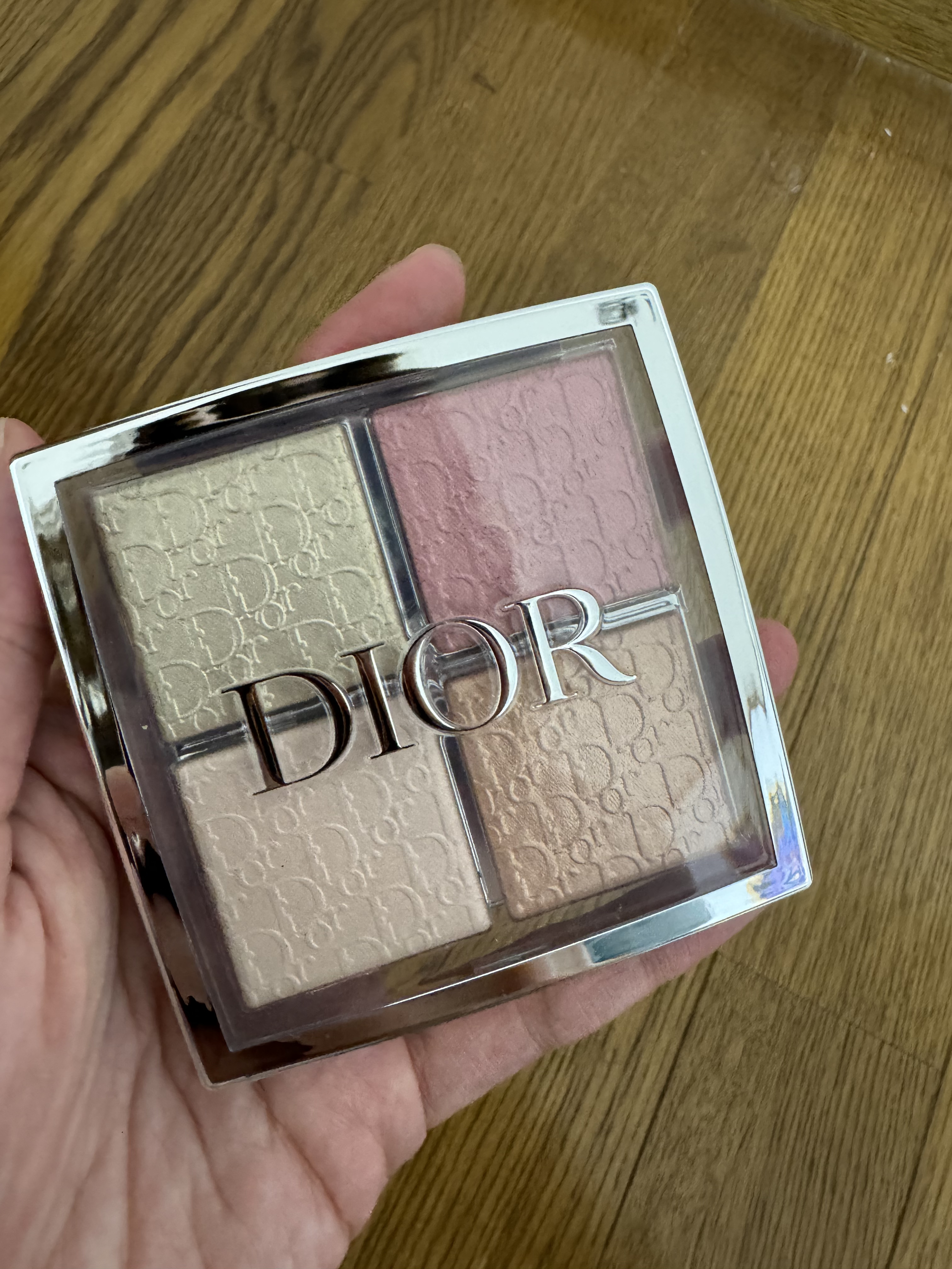 ディオール バックステージ フェイス グロウ パレット/Dior/ハイライトを使ったクチコミ（1枚目）