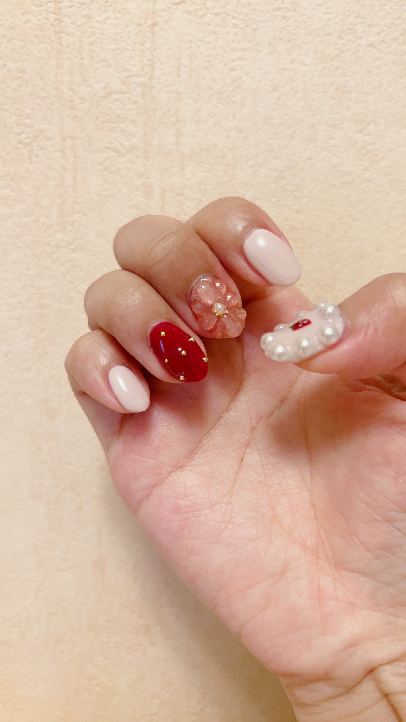 Sちゃん@歯列矯正 フォロバ on LIPS 「🕊今回のネイルのコンセプトはショートケーキ🍰赤とピンクと薄ピン..」(2枚目)