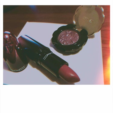 ーーーーーーーーーーーーーーーーーーーーー

ANNA SUI
アイ ＆ フェイスカラー C
200

ーーーーーーーーーーーーーーーーーーーーー

M.A.C
ラブミー　リップスティック
414 キリ