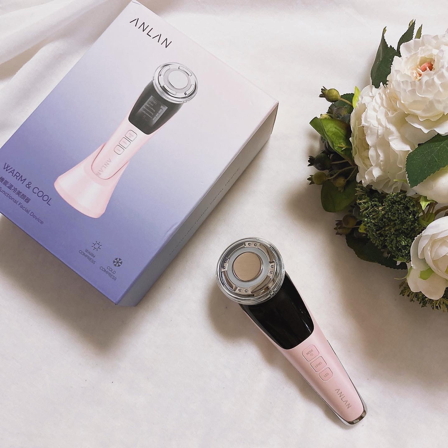 ＼1台9役の冷温美顔器／
⁡
【ANLAN】
冷温美顔器PRO
⁡
⁡
なんとこの美顔器1台9役！！
⁡
冷温ケア、EMS、光エステ、
イオンクレンジング・イオンモイスチャーで
お肌を全方位に集中ケアしてくれる優れもの✨
⁡
⁡
4つのモー