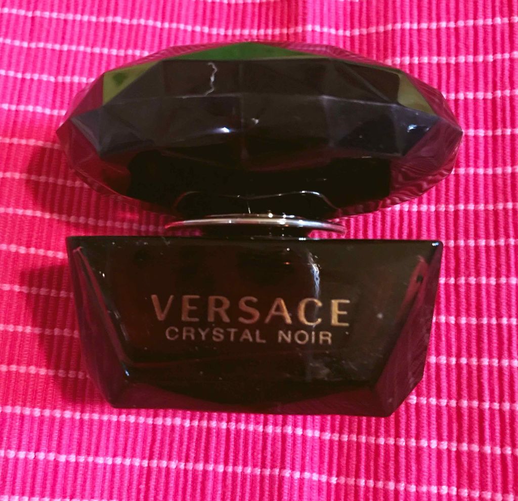 試してみた】クリスタル ノワール オーデパルファム スプレー VERSACE
