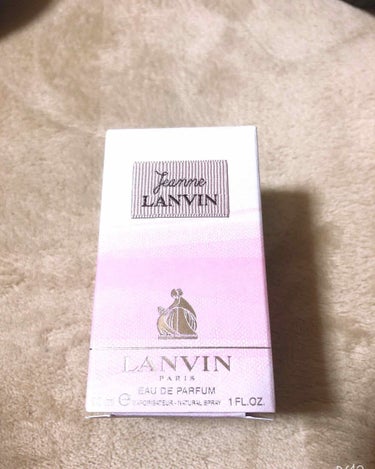 近所のドラッグストアでLANVINの
ジャンヌが1900円という魅惑の価格だったので
思わず衝動買いしちゃいました😂
エクラドゥアルページュの方はずっと愛用してて今回初めてジャンヌを買いました！
LAN