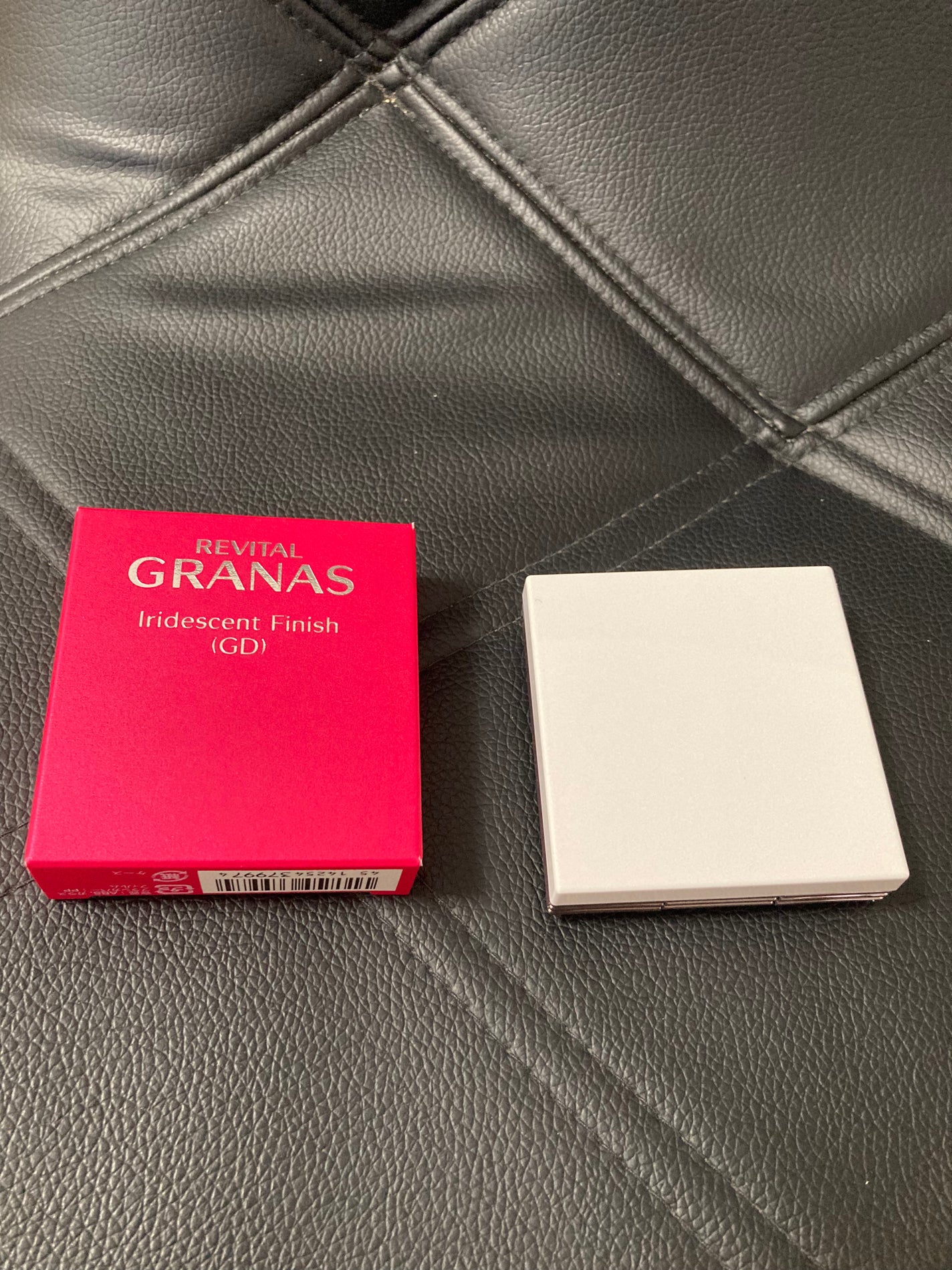 イリデッセント フィニッシュ(GD)/リバイタル グラナス/プレストパウダーを使ったクチコミ(2枚目)