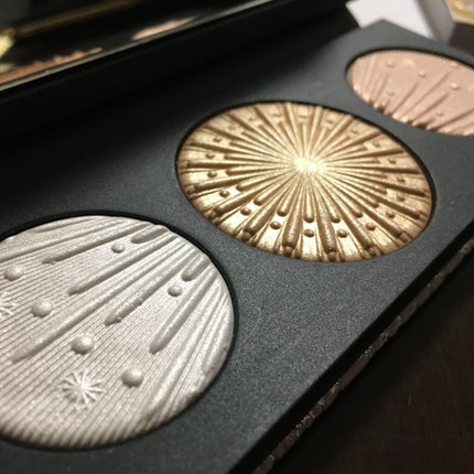 フラッシング アイス エクストラ ディメンション スキンフィニッシュ トリオ ライト/M・A・C/パウダーハイライトを使ったクチコミ(1枚目)