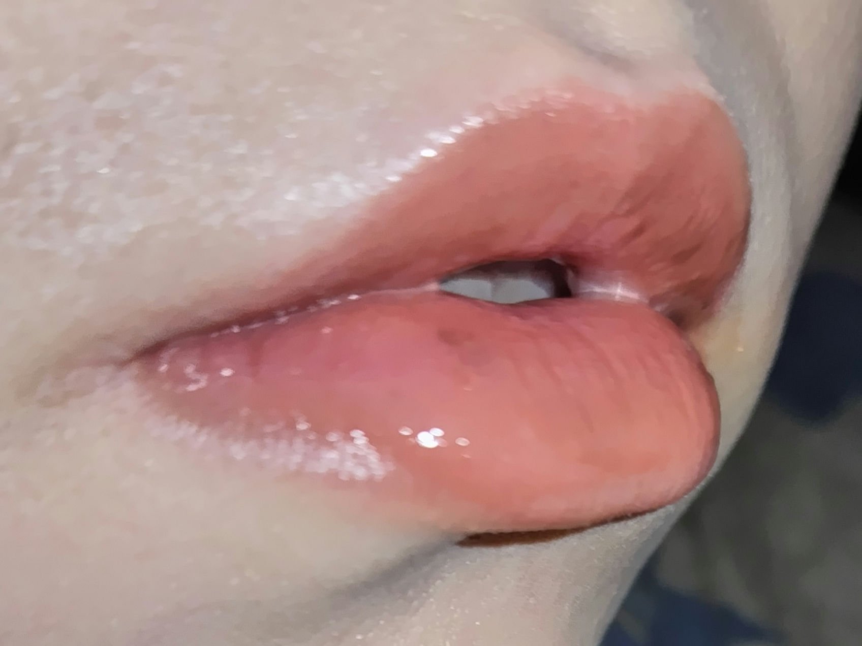 クリスタル グラム ティント 07 モダンコーラルベージュ(MODERN CORAL BEIGE)/CLIO/リップティントを使ったクチコミ（2枚目）