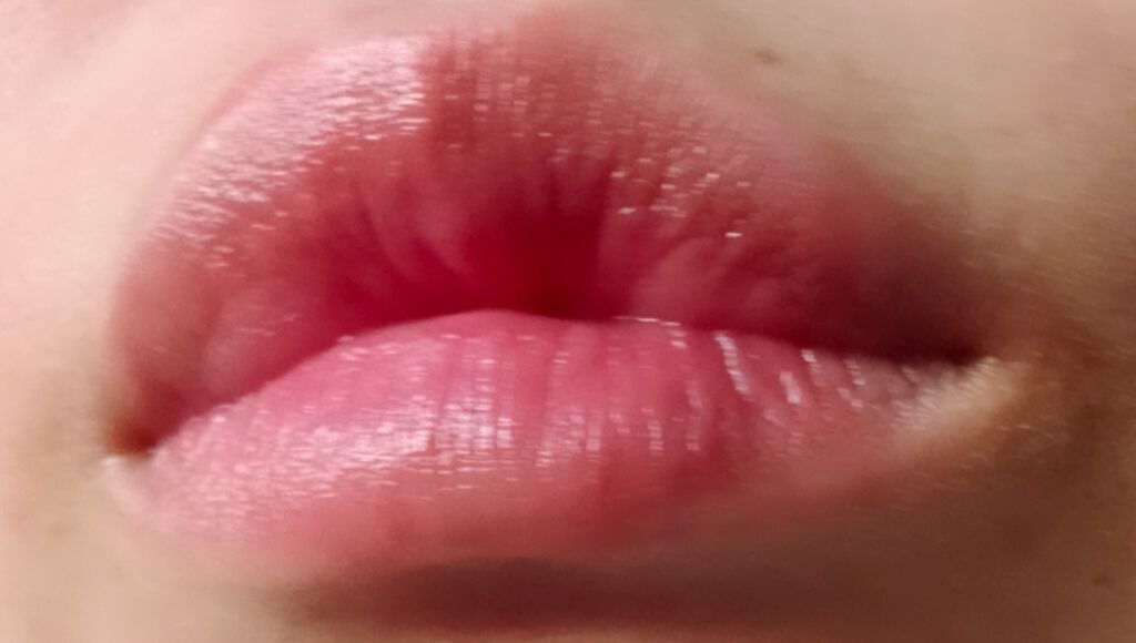 ジューシーラスティングティント/rom&nd/リップティントを使ったクチコミ（2枚目）