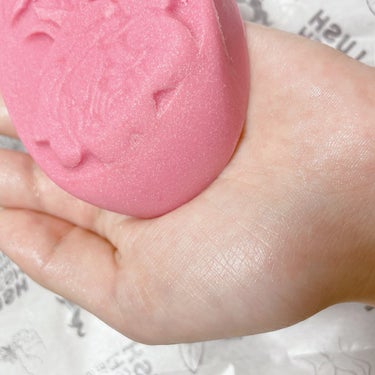 ラッシュ ロウィーナ・バード ネイキッド マッサージオイルのクチコミ「【LUSH マッサージバー】
内容量:75g     値段:¥1,350

✩⃛∗ロウィーナ・.....」（2枚目）