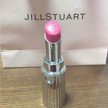 JILL STUART リップブロッサムのクチコミ「誕生日プレゼントに友達から貰いました(*´˘`*)

薄づきで光に反射するとキラキラしてて可愛.....」（2枚目）