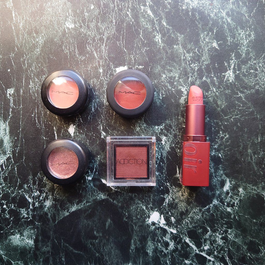 パウダー キス アイシャドウ デボーテッド トゥ チリ/M・A・C/単色アイシャドウを使ったクチコミ（3枚目）