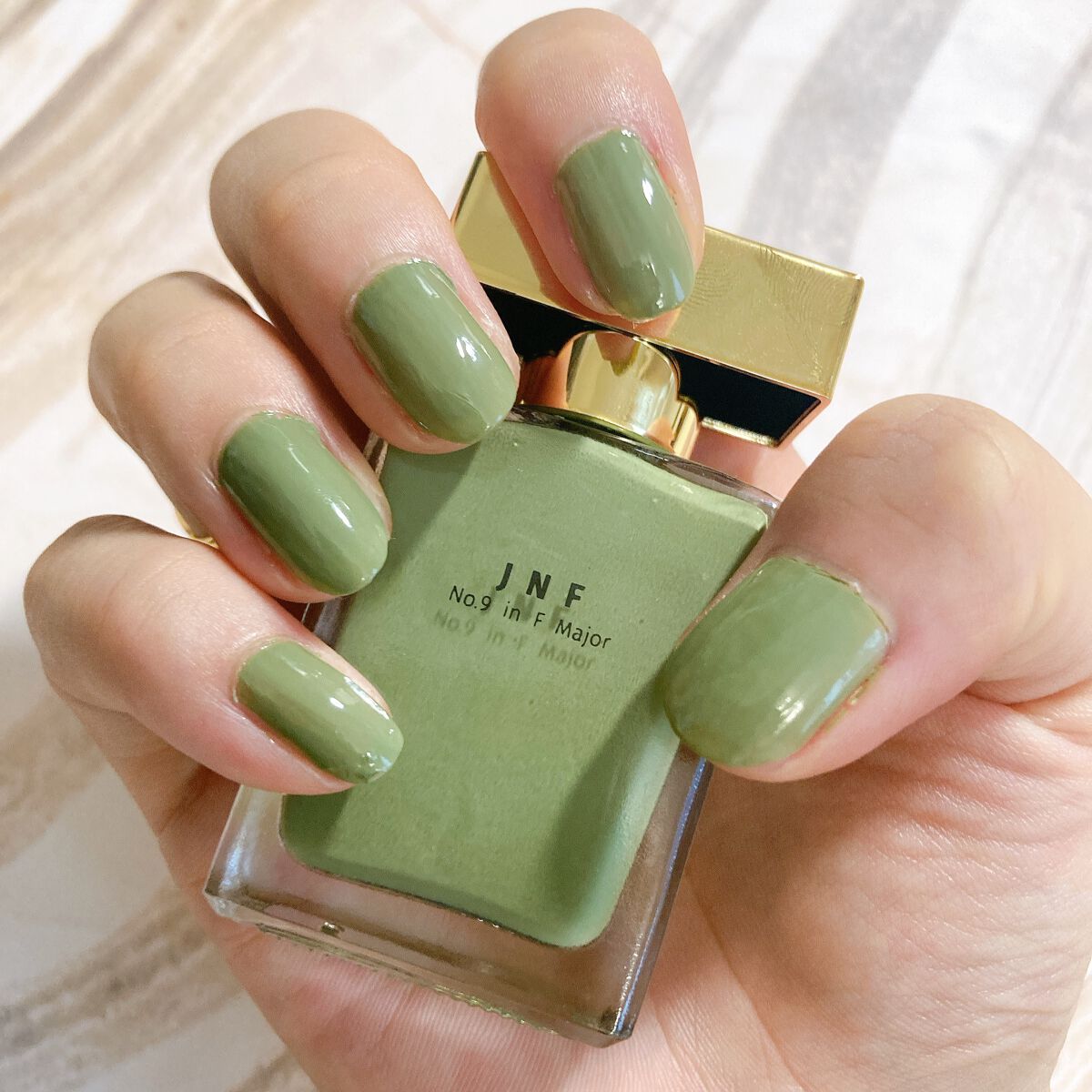 JNF
グレイズドフレグランスネイル
904058世界樹

仕事の関係で1dayネイルしか出来ないので
簡単にオフできるやつを探して
辿り着いたのがこのネイル💅

マニキュアの嫌なにおいがほぼなくて、
(匂いのなさは今まで使った中でno.