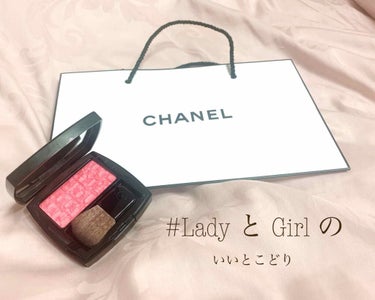 CHANELのツイード調チーク✨
・
レティザージュ90 ツイード　ピンクパラダイス
・
可愛いとレディーのバランスがちょうどいい苺っぽいカラー🍓
粉質も柔らかく簡単に発色してぼかせるのも嬉しいところ◉